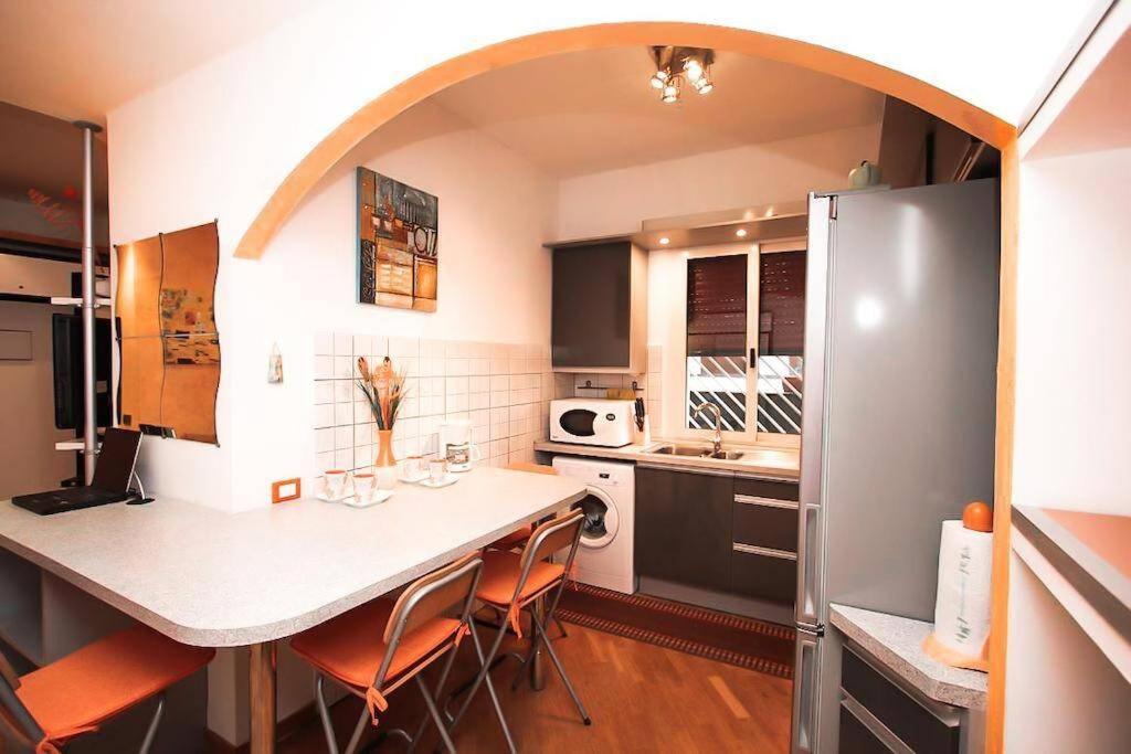 Petite Home In Рим Екстериор снимка