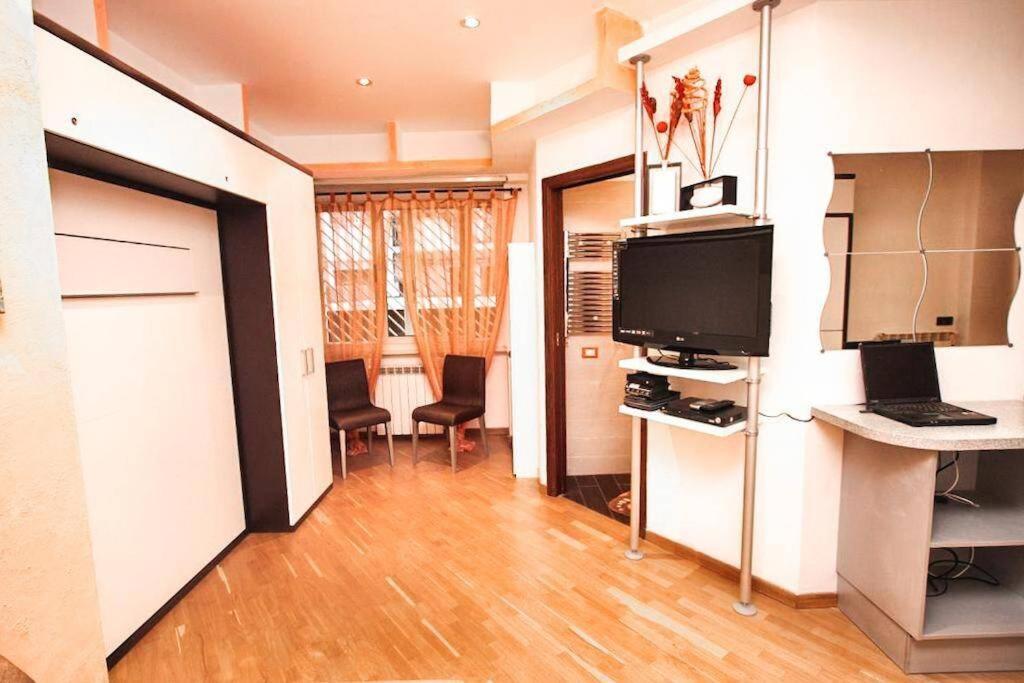 Petite Home In Рим Екстериор снимка