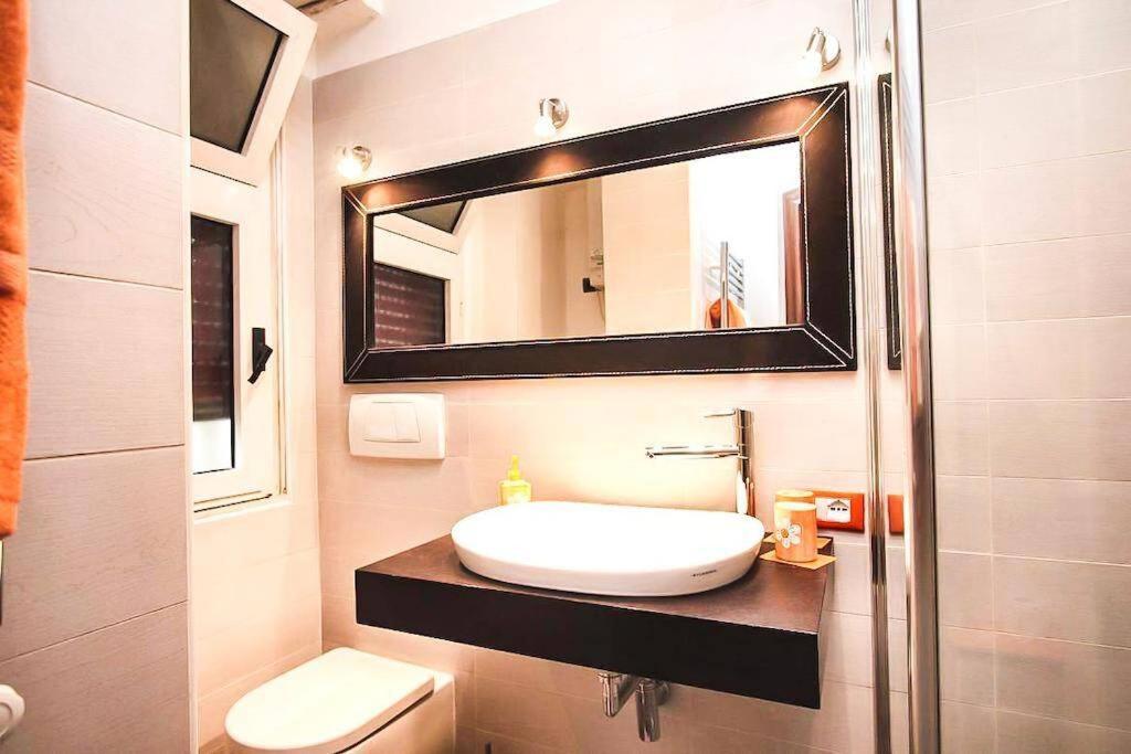 Petite Home In Рим Екстериор снимка