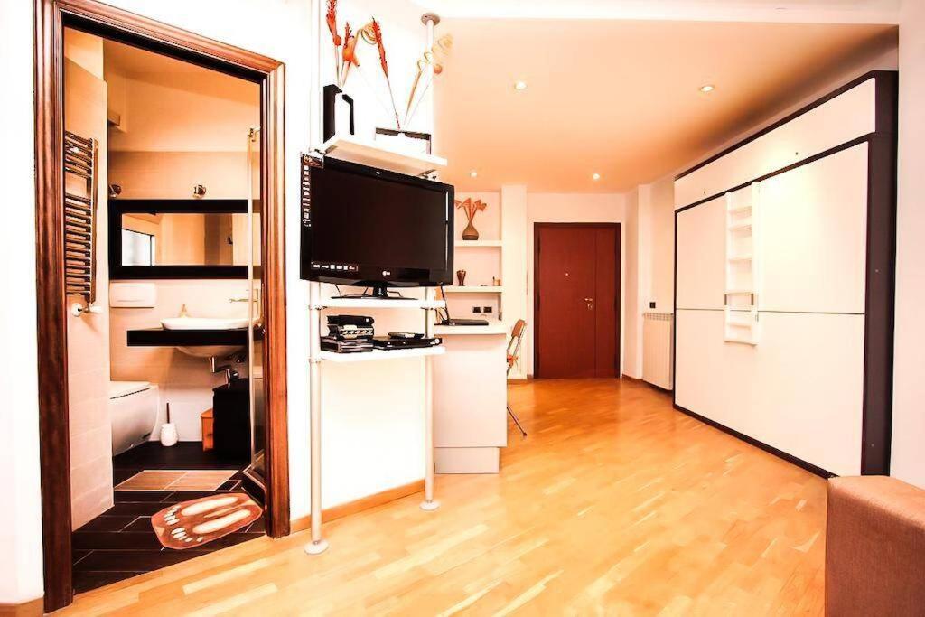 Petite Home In Рим Екстериор снимка