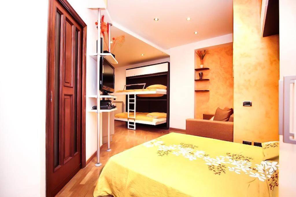 Petite Home In Рим Екстериор снимка